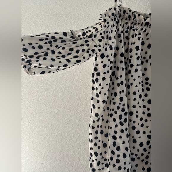 White dot skinny strap off shoulder ruffle neck top - Picture 4 of 7